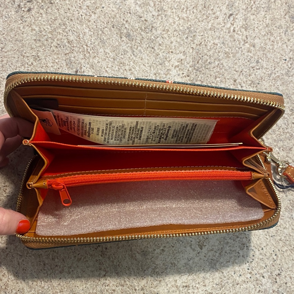NWT Disney Dooney & Bourke Wallet - Picture 8 of 13